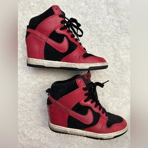 Nike dunk sky high black red